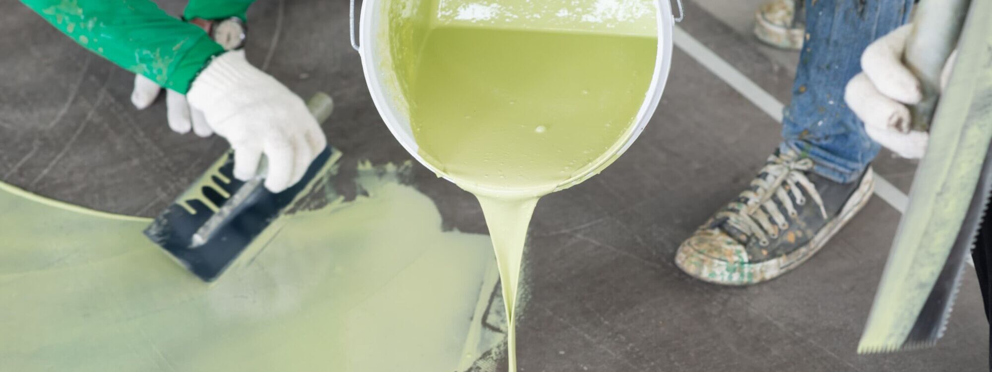 ADOBESTOCK_247032363 2000X750 | Résine rte 67 Quelles méthodes pour diluer de la résine époxy ? Saverne